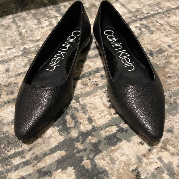 new Calvin Klein leather flats! New without tags! - Picture 4 of 5